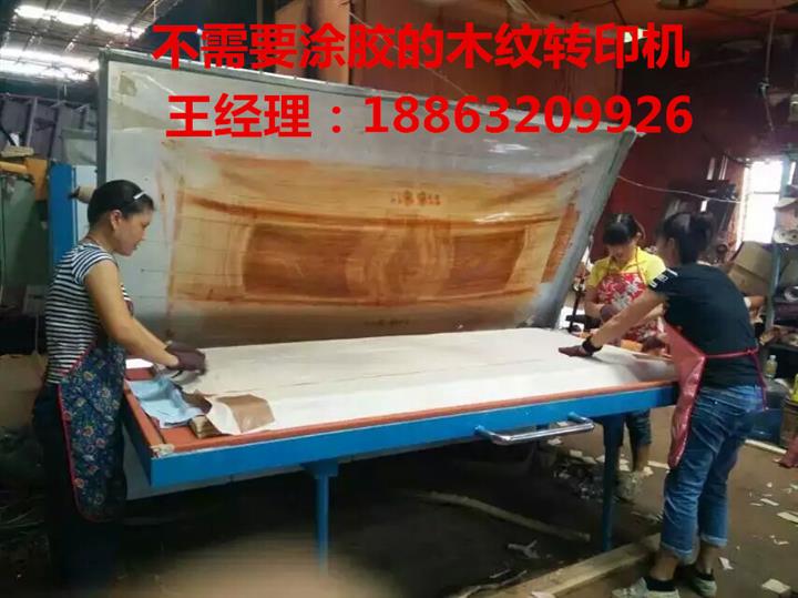 不需要洗紙的鋼質門木紋轉印機，轉印紙自動脫落。